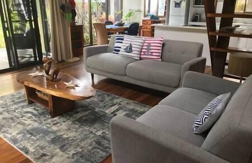 Mission Beach Villa | Stay at 'Banfield 4'