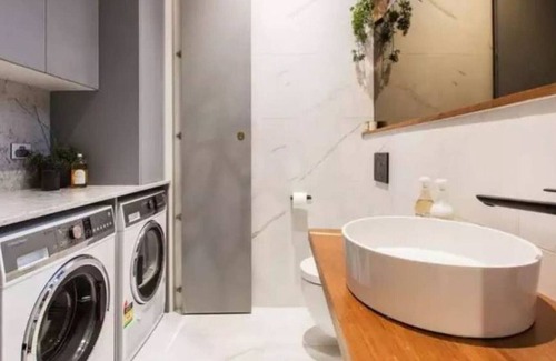 Prahran Apartment | Stay at the Amazing Block Glasshouse Apartment!