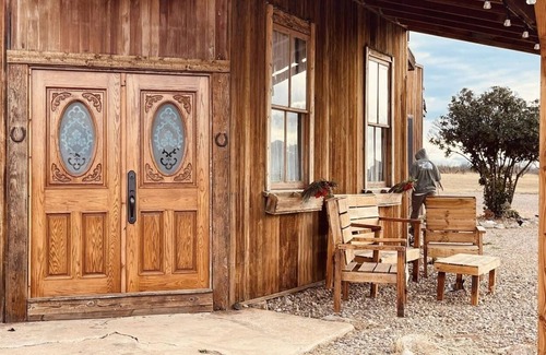 Dragoon House | Stay at the JH Smith Historic Landmark in the heart of Dragoon