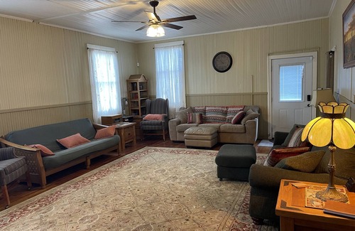 Dragoon House | Stay at the JH Smith Historic Landmark in the heart of Dragoon