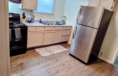 St. Louis House | Stay at this Cozy 3 bedroom 2 bathroom home that caters to Females only.