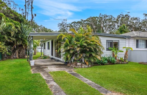 Sandy Beach House | Stay at this stunning home in Sandy Beach, walk to the beach