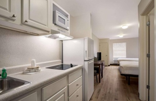 Lamar Heights Area House | Stay awhile at an affordable rate!