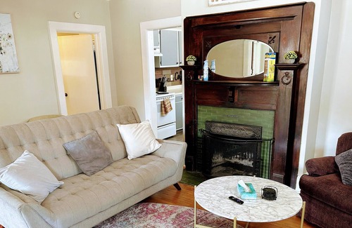 Dundee-Happy Hollow Historic District Apartment | Stay Classy @ 1Queen2Full - Heart of Omaha - Dundee Neighborhood - Private Porch