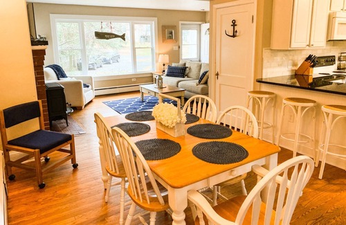 Annapolis House | Stay close to USNA Stadium with screened-in porch and parking