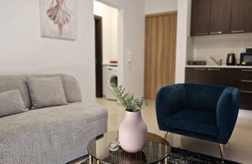 City Centre Apartment | STAY Cosmo City Suite 502