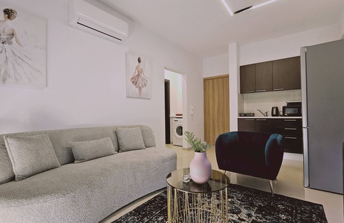 City Centre Apartment | STAY Cosmo City Suite 502