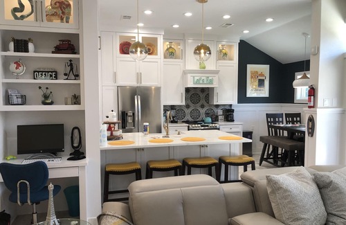 Dallas House | Stay Cozy, Luxury yet Modern!! Just for you.