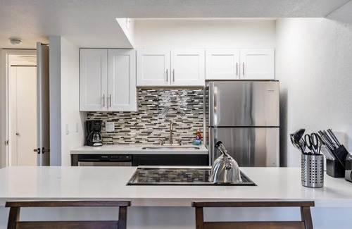 Deer Valley Apartment | Stay Gia Modern Newly Renovated 1Br Home w Pool