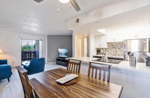 Deer Valley Apartment | Stay Gia Modern Newly Renovated 1Br Home w Pool