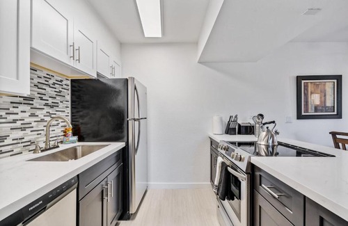 Deer Valley Apartment | Stay Gia Modern Newly Renovated 1Br Home w Pool