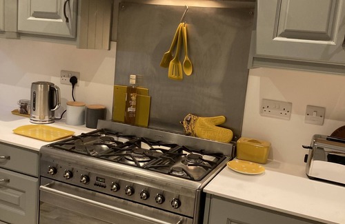 Mytholm Apartment | Stay in a Grand old House, Close to Hebden Bridge With Parking & pet Friendly