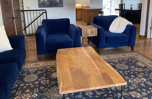 Jordan Apartment | Stay in a piece of History. 2 bedroom apartment with private deck