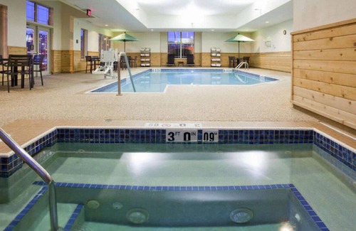 Canal Park House | Stay in a Retreat with Superb Amenities