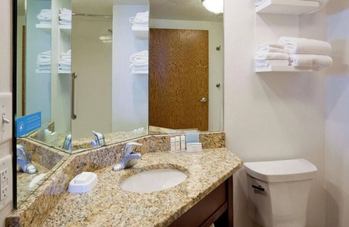 Canal Park House | Stay in a Retreat with Superb Amenities