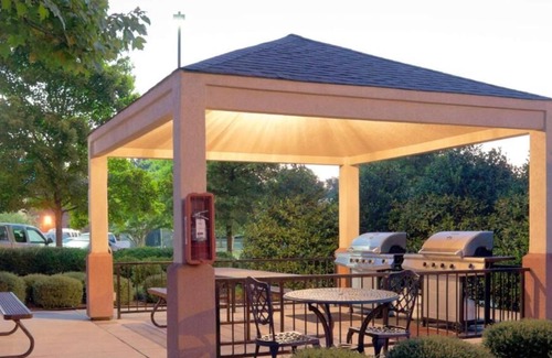 Libertyville House | Stay in Style at this Hotel: Your Home in Chicago's Suburbs! 2 Family-friendly Suites!
