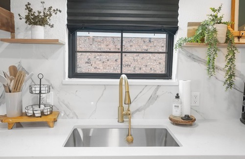 Lawton House | Stay in Style near Lawton's best spots!