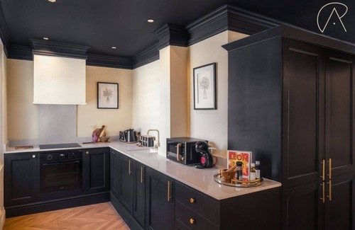 Windsor City Centre Apartment | Stay in Style Opposite Windsor Castle| Parking
