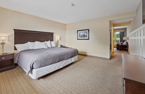 Kelleys Island House | Stay in the Glacier Suite for breathtaking views of Kelleys Island 116