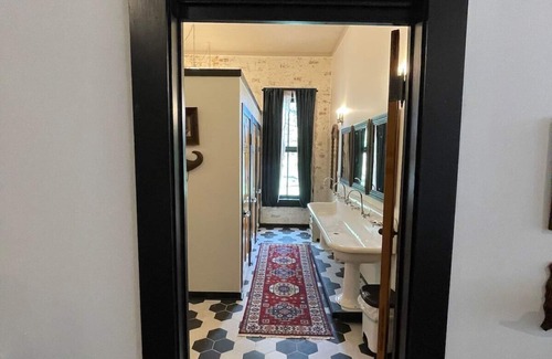 Chester Apartment | Stay in the historic 1887 Beard and Lady Inn surrounded by the Ozarks