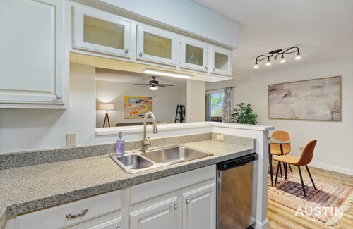 Highland Hills Condo | Stay Longer in Austin | King Suite + Poolside Fun!