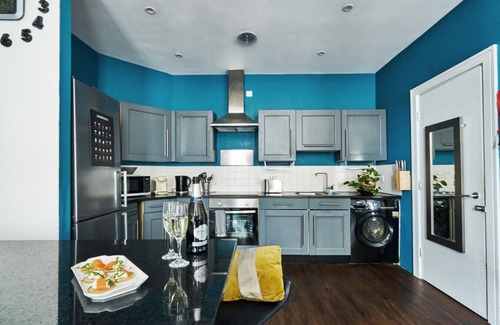Northern Quarter Apartment | Stay Manchester Sleeps 15 City Centre Apartment