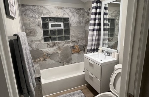 East Beverly Cottage | Stay near family or close to downtown, this cottage in Beverly has it all!