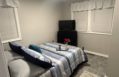 East Beverly Cottage | Stay near family or close to downtown, this cottage in Beverly has it all!