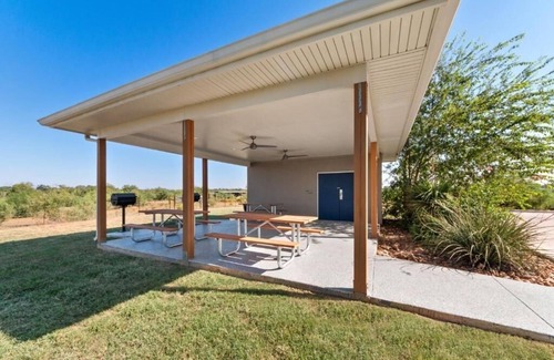 Pleasanton House | Stay Near San Antonio: Room w/Rustic Touch & Freezer Fridge