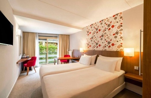 Nunspeet Hotel | Stay Near Staverden Forest Heated Pool Dog Friendly Room with Parking