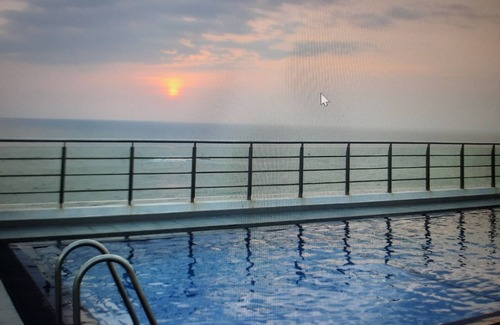 Kollupitiya Apartment | Stay next to the sea but central to all your need.