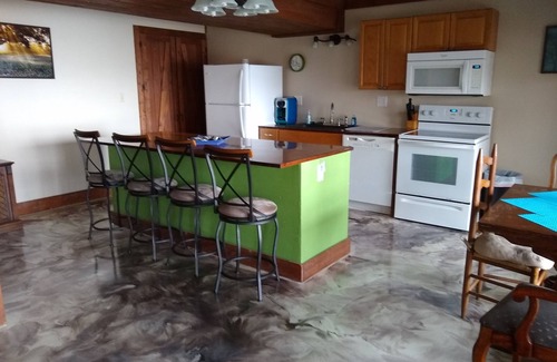 Gilbertsville Condo | Stay on Kentucky Lake at this First Floor Condo