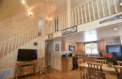 East Burke Cabin | Stay on Kingdom Trails in a three bedroom cabin!