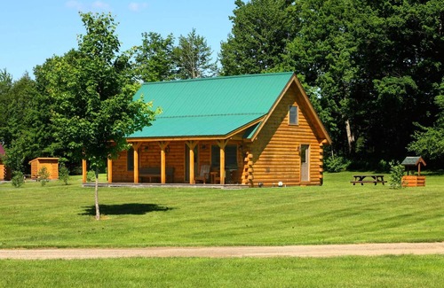 East Burke Cabin | Stay on Kingdom Trails in a three bedroom cabin!