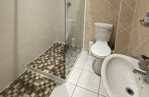 Paarl Apartment | Stay on Main, In the Heart of Paarl!