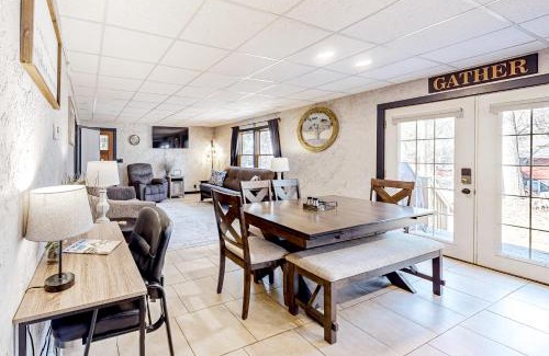 Minocqua House | Stay on the Island & A Step Above Full Property