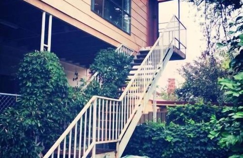 Wagga Wagga House | Stay on the Simmons Apartment