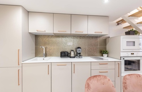Palace District Apartment | Stay One Step From Hungarian National Museum