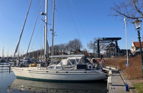 Municipality of Hoorn Boat Rental | Stay only or set sail - have more fun with friends and family - Wintersailing to the Dutch islands