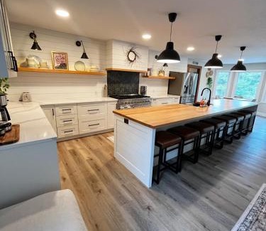 Boyne City House | Stay & Play Walk to lake & short drive to slopes
