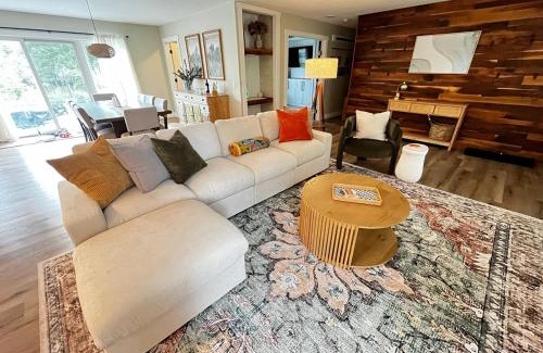 Boyne City House | Stay & Play Walk to lake & short drive to slopes