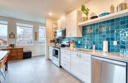Hosford-Abernethy House | Stay Portland - Crossroads Vintage Funk Penthouse - 94 WalkScore