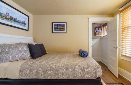Richmond House | Stay Portland - Heart of Portland! Newly Remodeled, 99 Walk Score