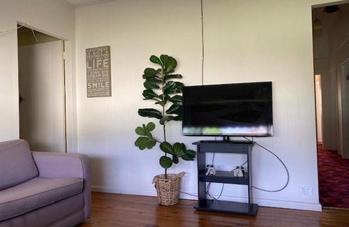 West Wyalong House | Stay @ Ray's