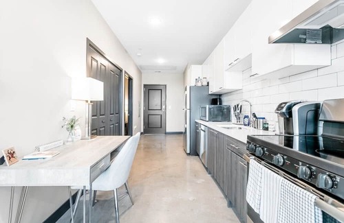 Downtown Kansas City Apartment | Stay Right in the Heart of Downtown+Free Parking