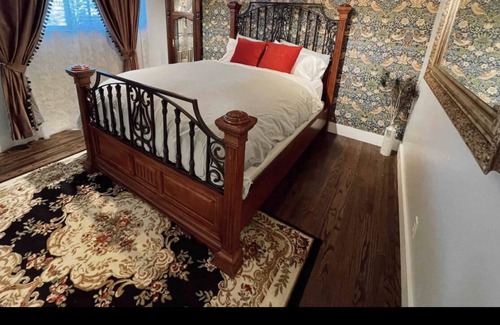 Millcreek House | Stay Right Smack In The Middle of EVERYTHING