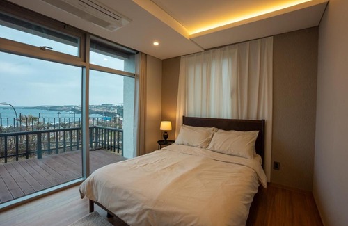 Aewol Bed & Breakfast | Stay Sea Jeju -Bium house