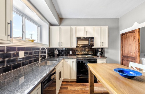 St. Louis Apartment | Stay STL-Spacious 3BR-Off Street Parking-Pets-W/D