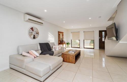 Temora Apartment | Stay Temora - Central Townhouse 290A