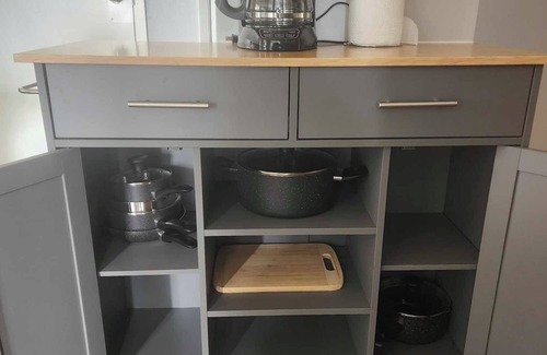 Cornwall Apartment | Stay Together: 2 Cozy Apartments